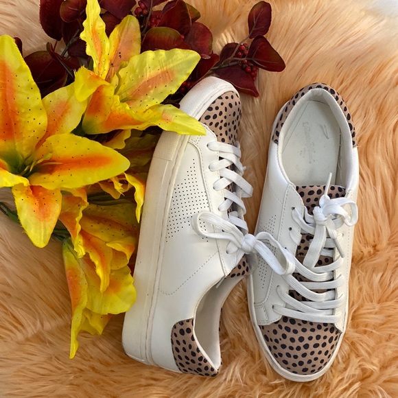 FIRM PRICE! Sz 9 Leopard Animal Print Lace Up Tennis Sneakers - Picture 1 of 5